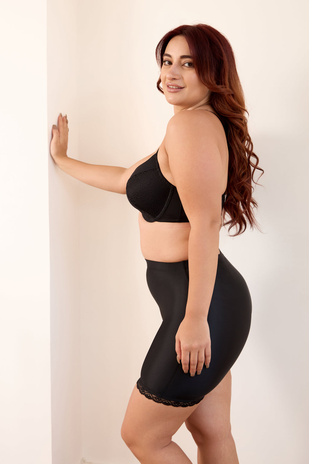 Midrise Lace Shaping Shorts